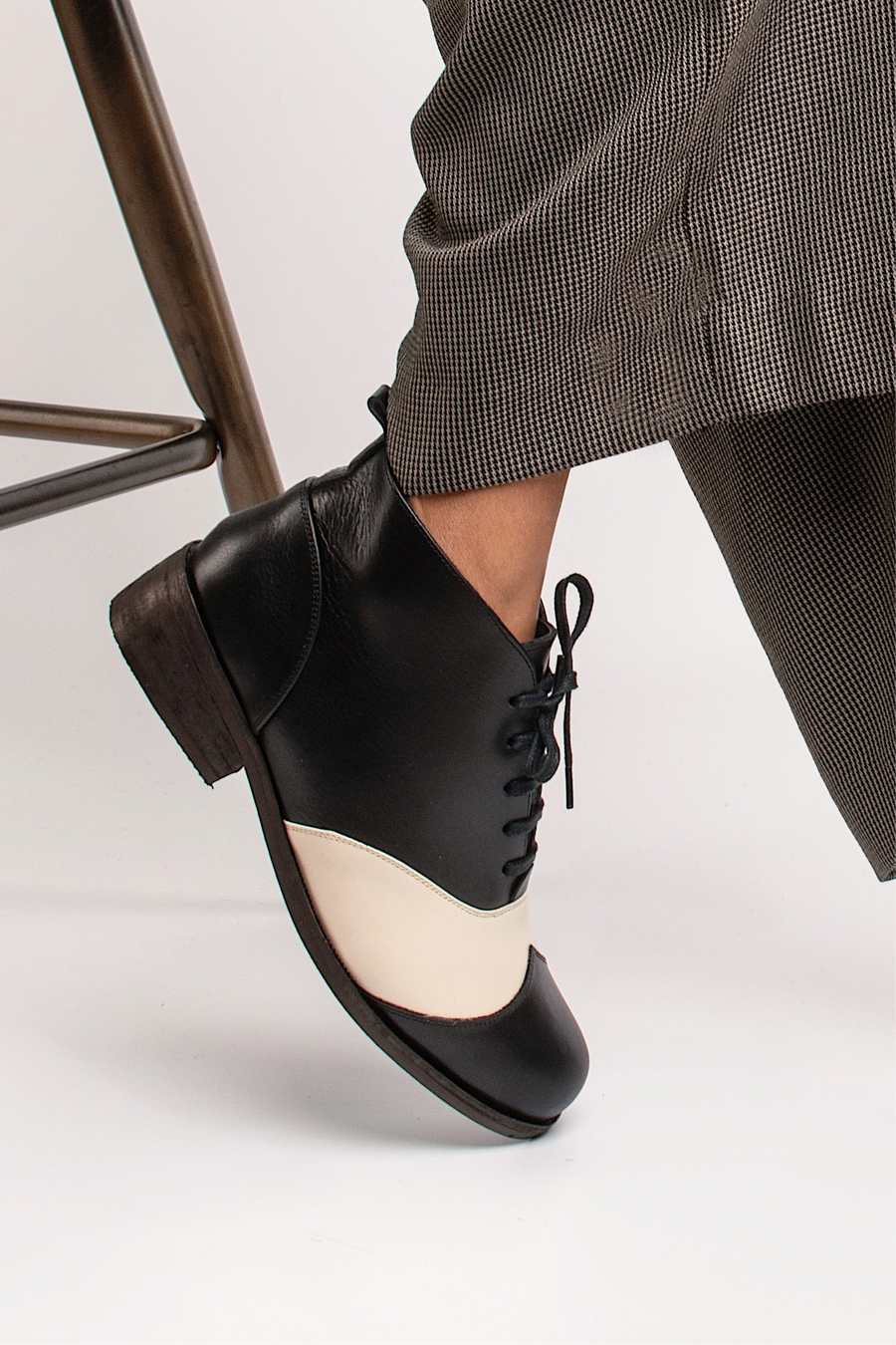 Herminia Negro Marfil