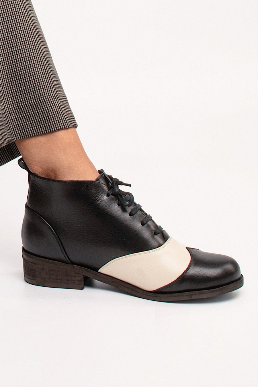 Herminia Negro Marfil