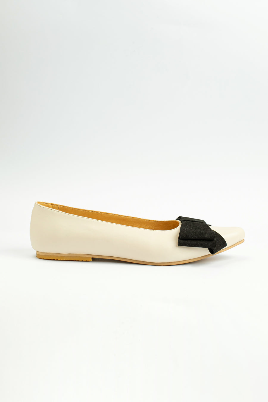 Colette Puntuda Marfil Negro